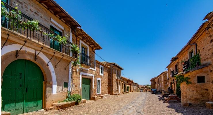 Pueblos famosos arquitectura en piedra natural